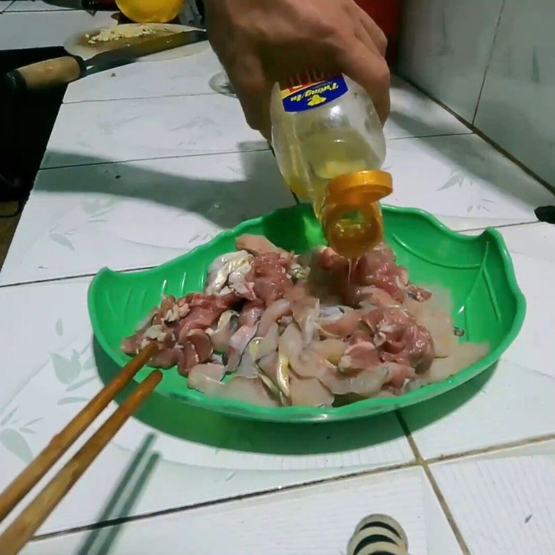Bước 1 Sơ chế và ướp cá lăng Cá lăng xào