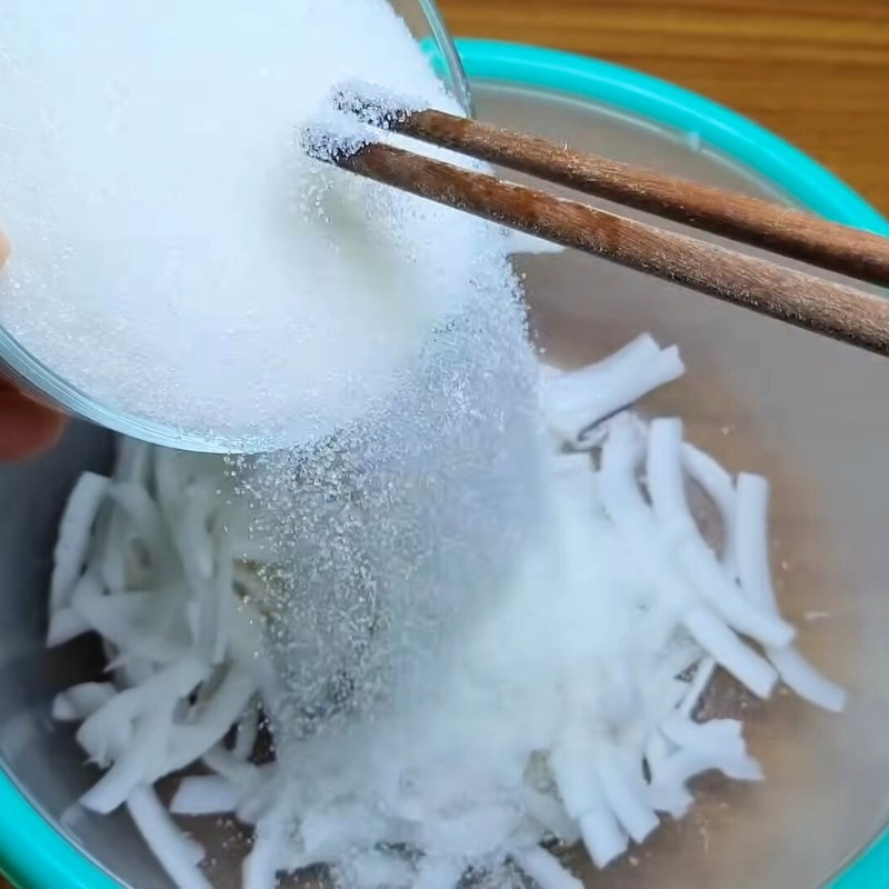 Bước 1 Sơ chế và ướp cơm dừa non Bánh ít bột năng