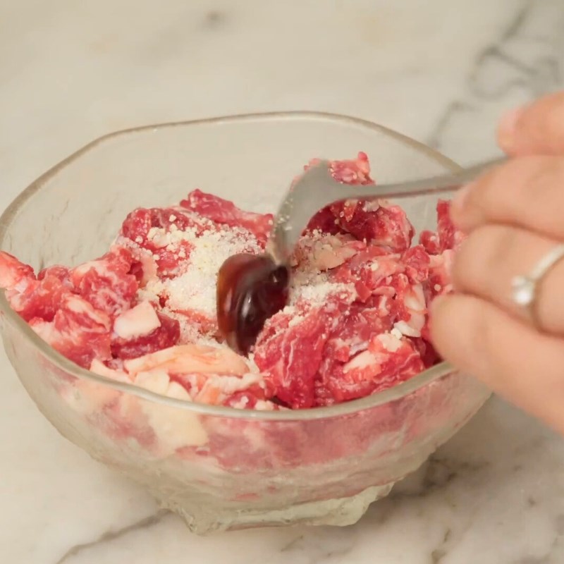 Bước 1 Sơ chế và ướp thịt bò Thịt bò xào khế