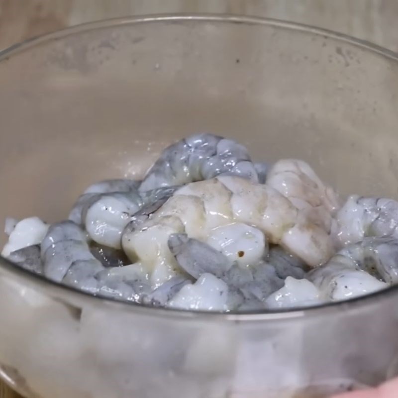 Bước 1 Sơ chế và ướp tôm tươi ngon Bánh cuốn Hong Kong