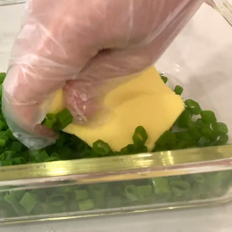 Bước 1 Sơ chế vỏ bánh quy hành lá Bánh hành phô mai