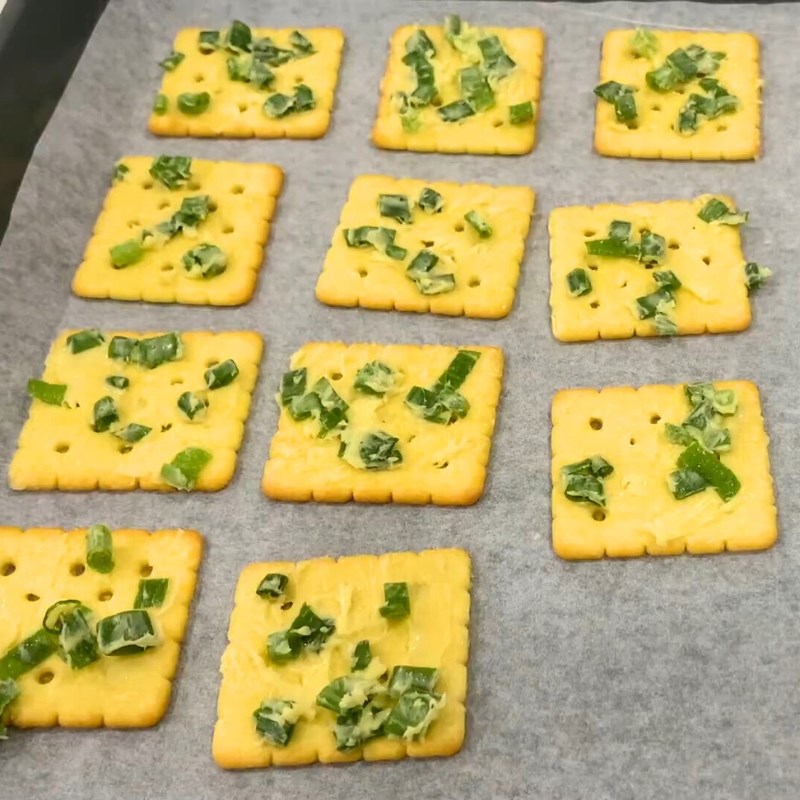 Bước 1 Sơ chế vỏ bánh quy hành lá Bánh hành phô mai