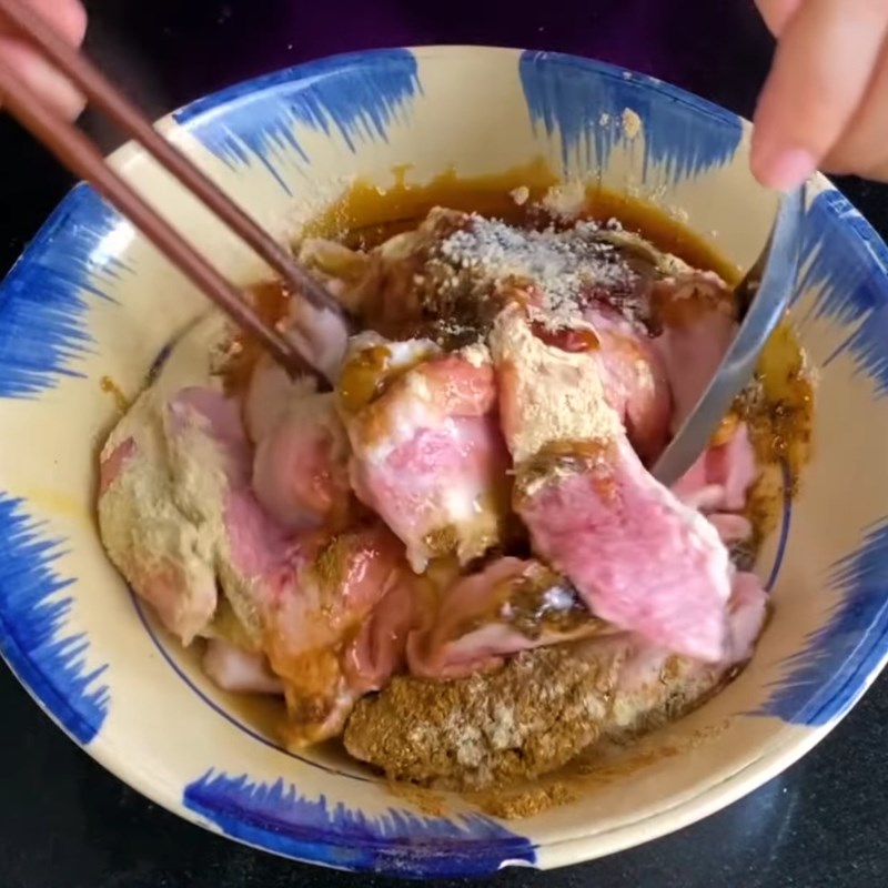 Bước 2 Tẩm ướp gia vị Nầm lợn nướng ngũ vị bằng nồi chiên không dầu