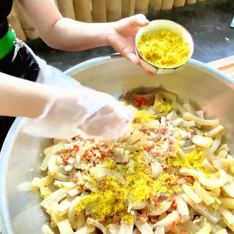 Bước 4 Tẩm ướp gia vị muối chua Da trâu muối chua