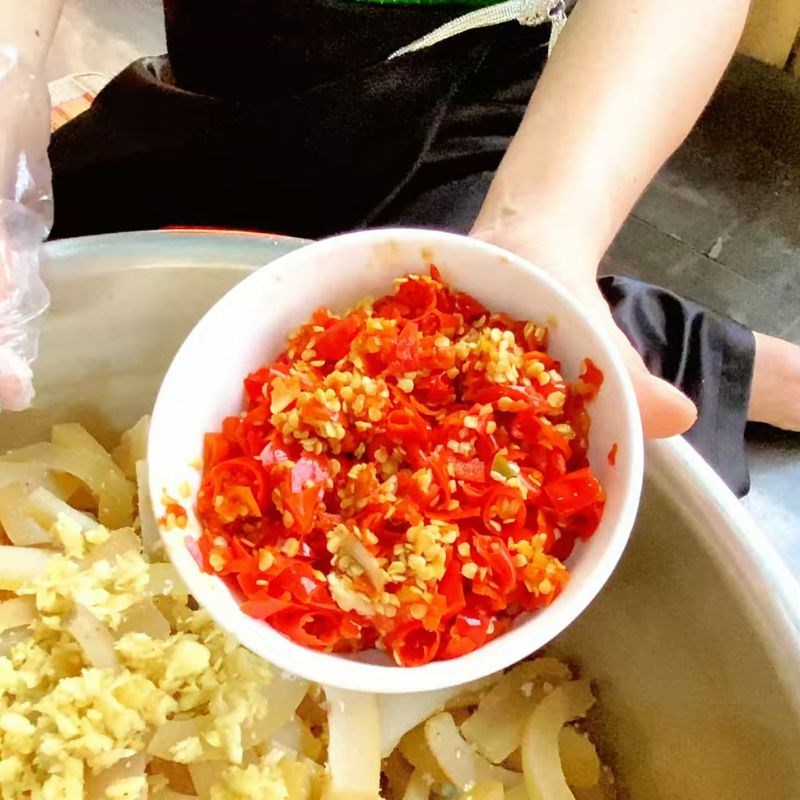 Bước 4 Tẩm ướp gia vị muối chua Da trâu muối chua