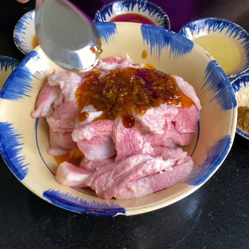 Bước 2 Tẩm ướp gia vị Nầm lợn nướng ngũ vị bằng nồi chiên không dầu