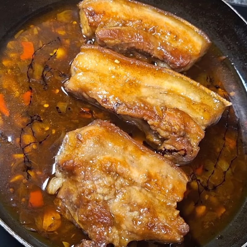 Bước 3 Thắng màu và khìa thịt Thịt thưng