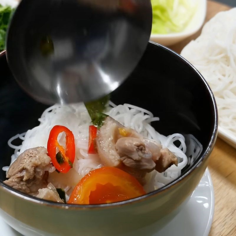 Bước 6 Thành phẩm Móng giò nấu canh chua