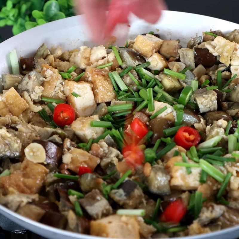 Bước 6 Thành phẩm Cà tím xào trứng