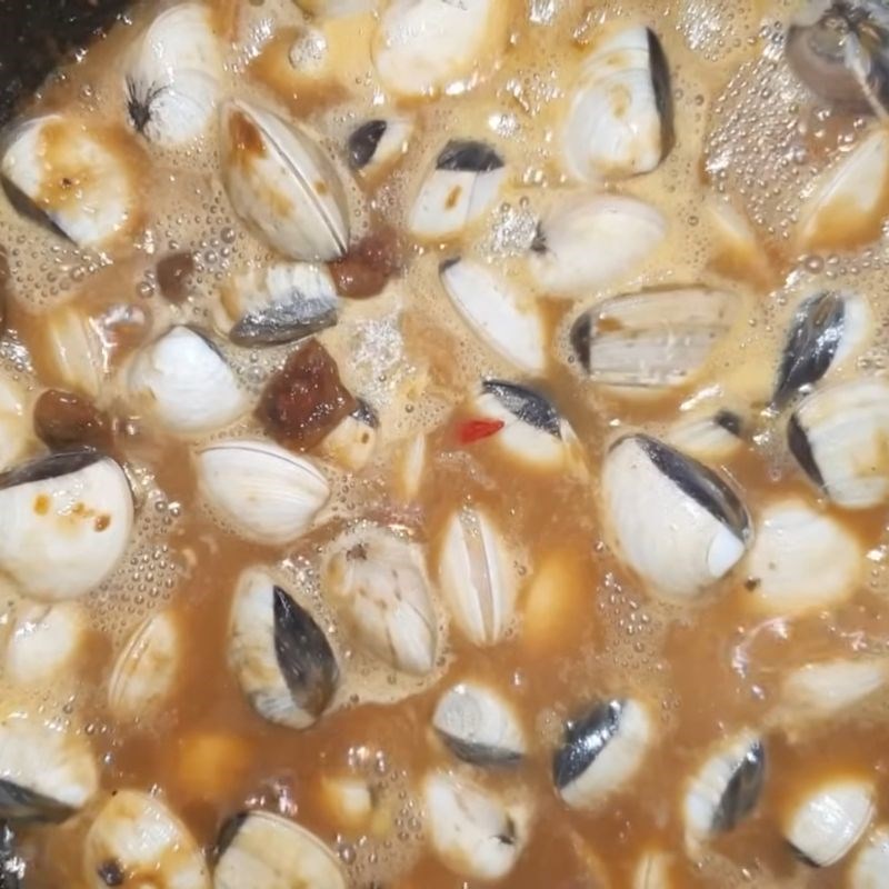 Bước 4 Thành phẩm Ngao xào me