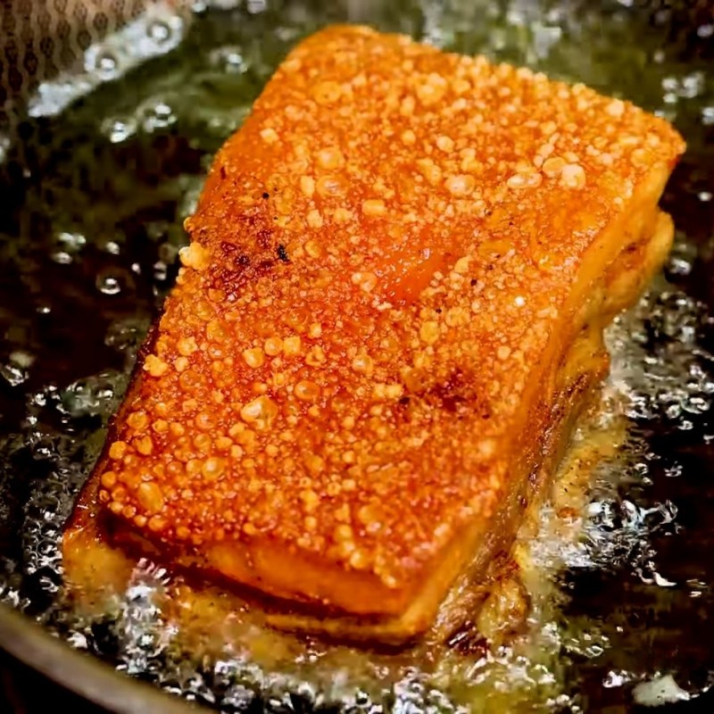 Bước 5 Chiên thịt quay giòn bì bằng chảo Thịt quay giòn bì bằng chảo