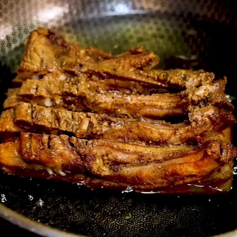 Bước 5 Chiên thịt quay giòn bì bằng chảo Thịt quay giòn bì bằng chảo