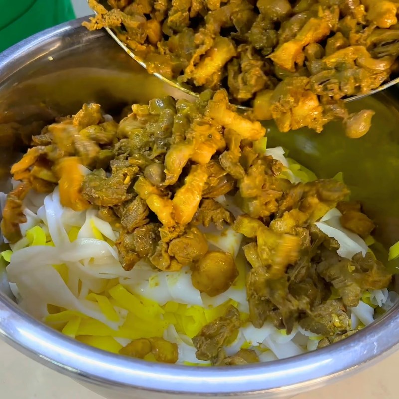 Bước 7 Trộn mì quảng hấp dẫn Mì quảng trộn