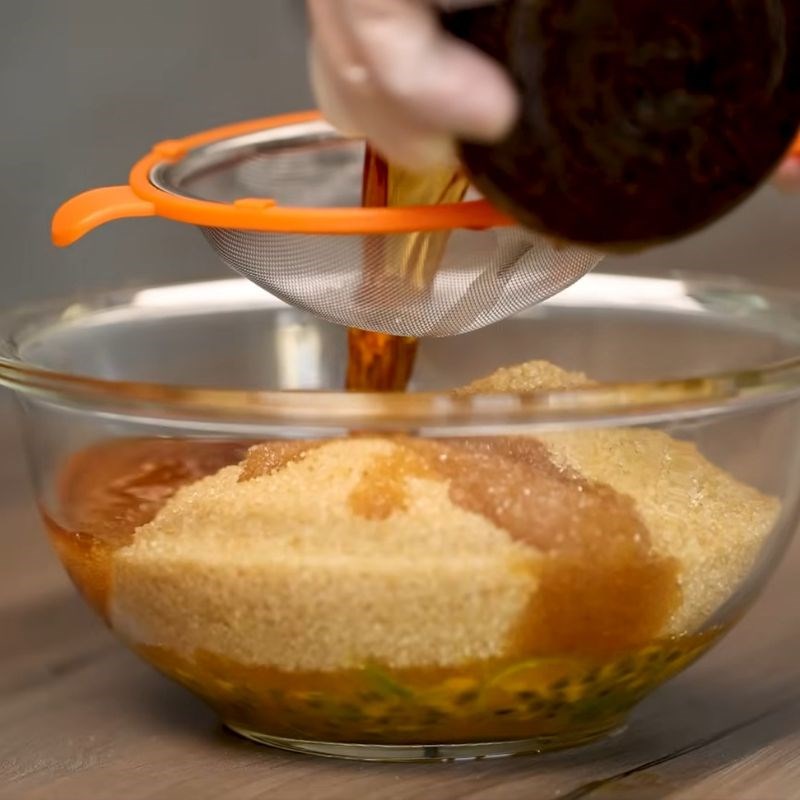 Bước 4 Trộn nguyên liệu pha chế trà chanh dây kim quất Trà chanh kim quất