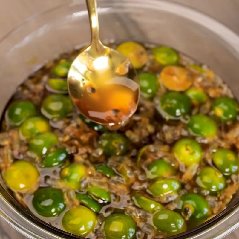 Bước 4 Trộn nguyên liệu pha chế trà chanh dây kim quất Trà chanh kim quất