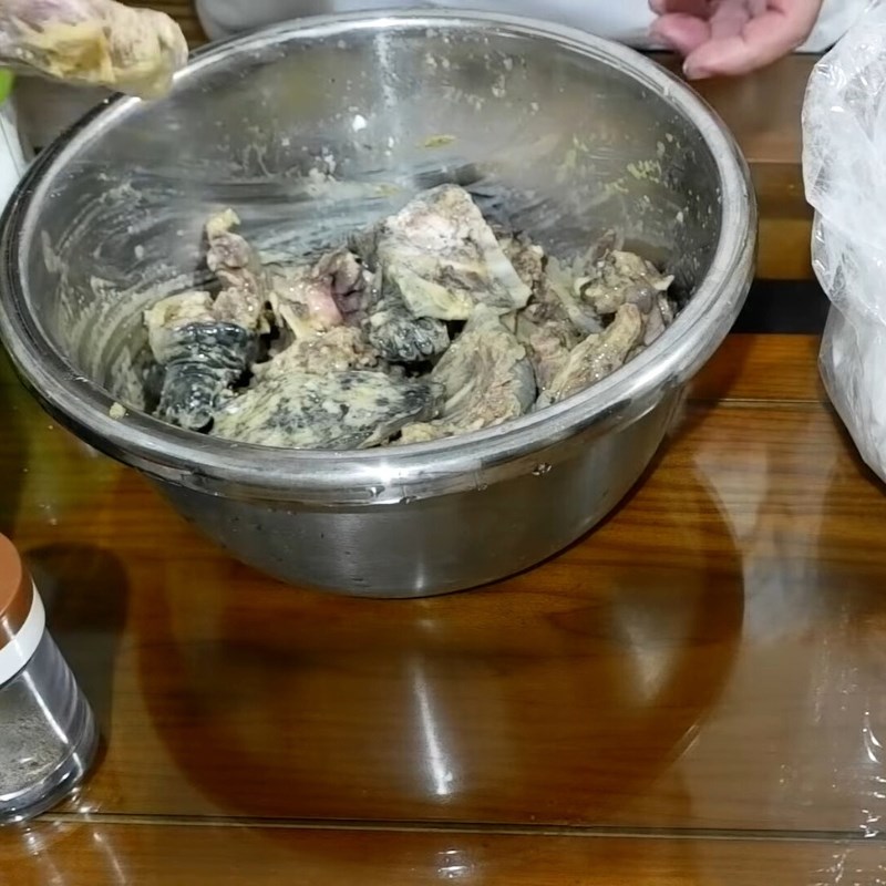 Bước 3 Ướp ba ba Ba ba rang muối