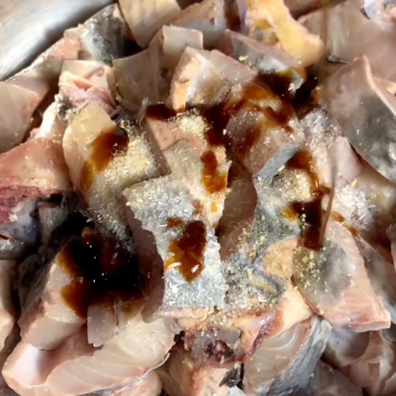 Bước 2 Ướp cá tầm đậm đà hương vị Cá tầm hấp xì dầu