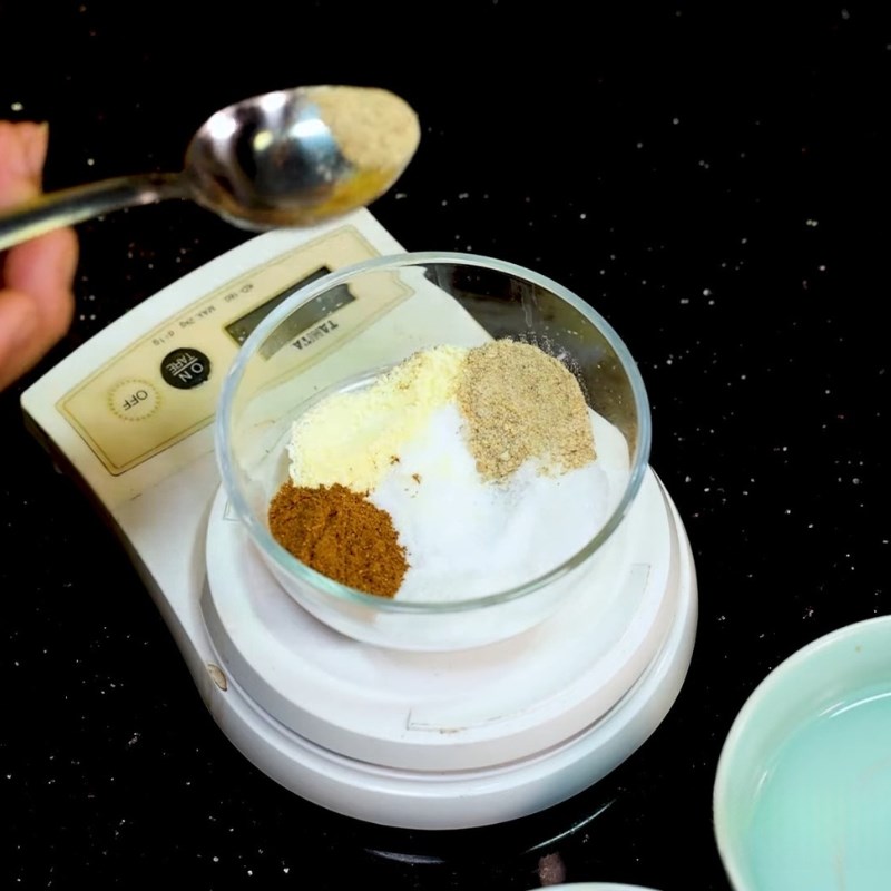 Bước 2 Ướp gia vị cho thịt ba chỉ Thịt quay giòn bì bằng chảo