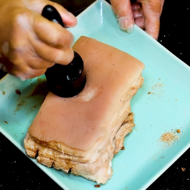 Bước 2 Ướp gia vị cho thịt ba chỉ Thịt quay giòn bì bằng chảo