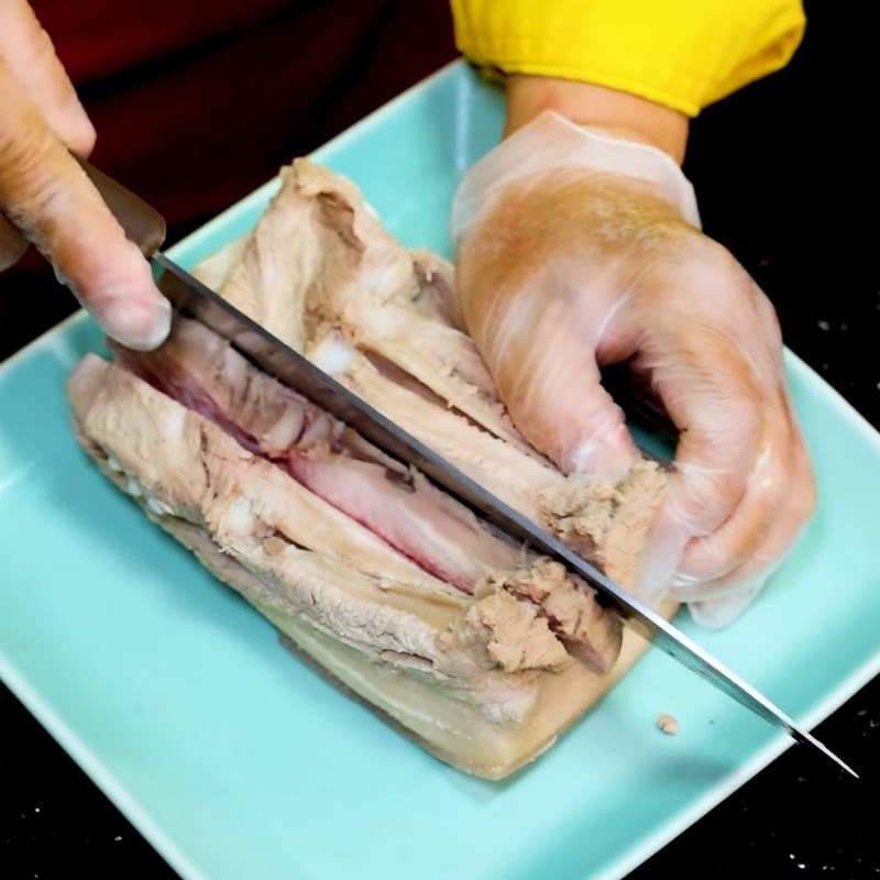 Bước 2 Ướp gia vị cho thịt ba chỉ Thịt quay giòn bì bằng chảo