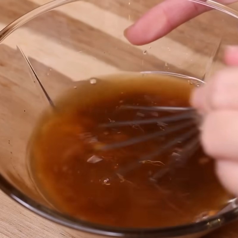 Bước 1 Ướp thịt bò Hủ tiếu xào bò