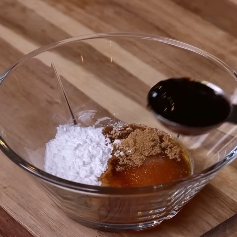 Bước 1 Ướp thịt bò Hủ tiếu xào bò