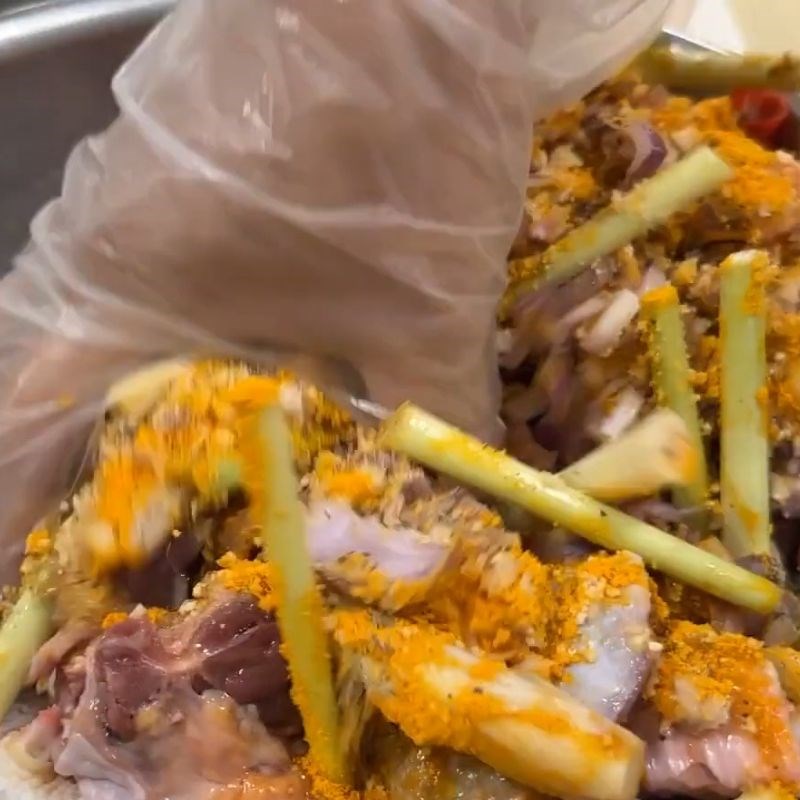 Bước 3 Ướp thịt gà nòi đậm đà Gà nòi hầm sả