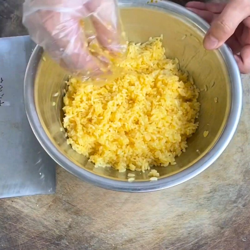 Bước 2 Ướp và chiên cơm giòn Cơm rang giòn