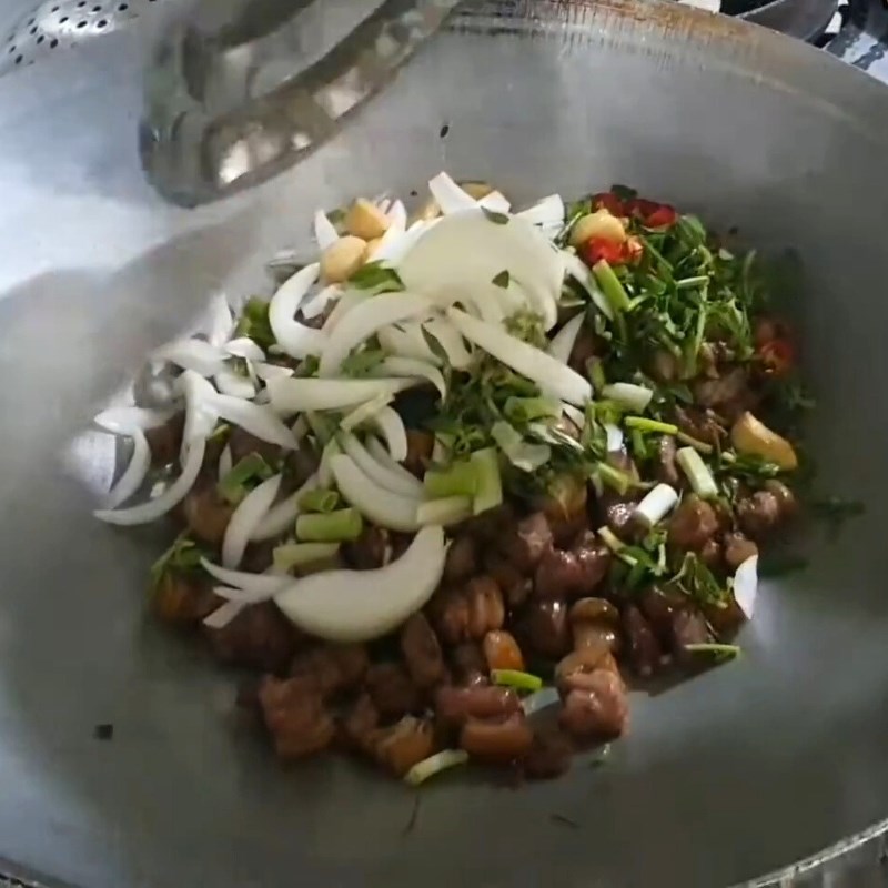 Bước 2 Ướp và chiên dê Dê cháy tỏi