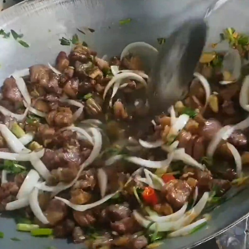 Bước 2 Ướp và chiên dê Dê cháy tỏi