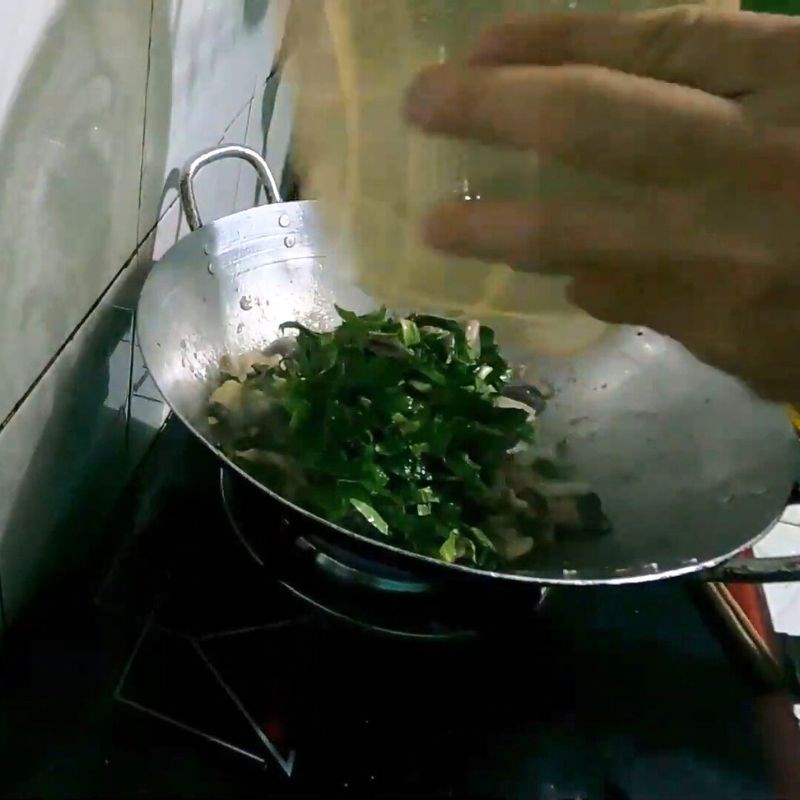 Bước 4 Xào cá lăng đậm đà Cá lăng xào