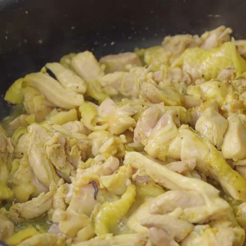 Bước 3 Xào gà sả ớt thơm lừng Gà xào sả ớt miền Bắc