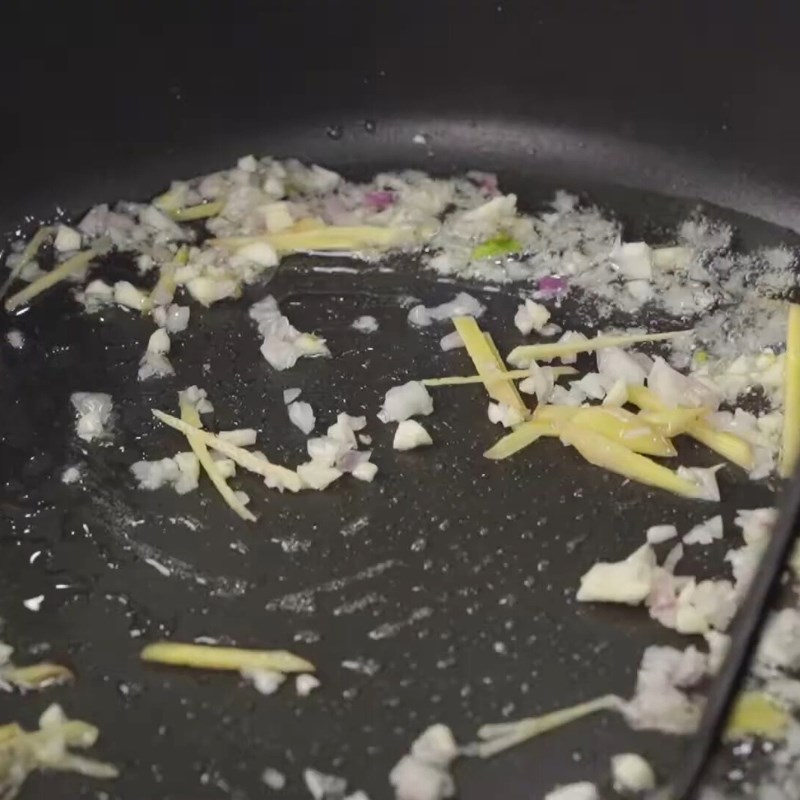 Bước 3 Xào gà sả ớt thơm lừng Gà xào sả ớt miền Bắc