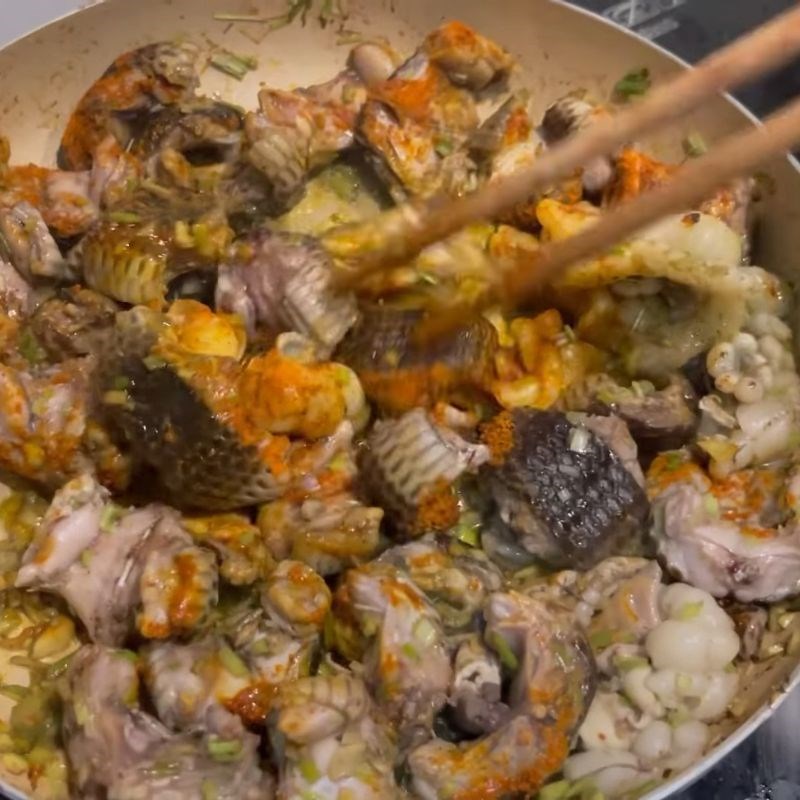 Bước 3 Xào lăn thịt rắn thơm lừng Rắn xào lăn