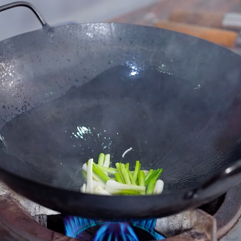 Bước 3 Xào nấm và rau củ Cá bống mú hấp nấm đông cô