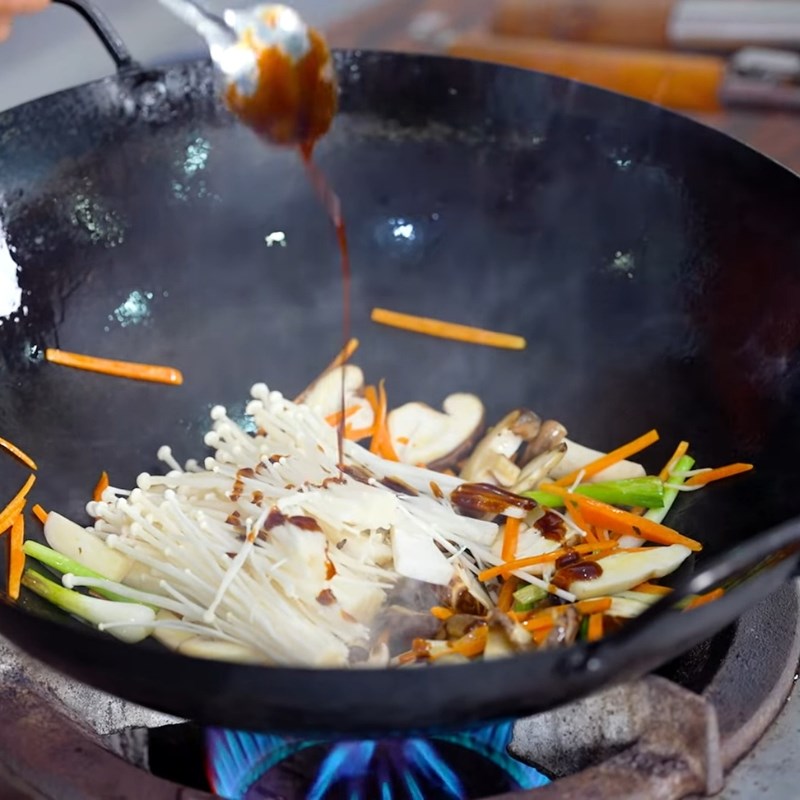 Bước 3 Xào nấm và rau củ Cá bống mú hấp nấm đông cô