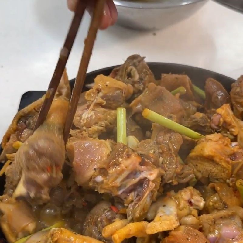 Bước 5 Xào săn thịt gà nòi Gà nòi hầm sả