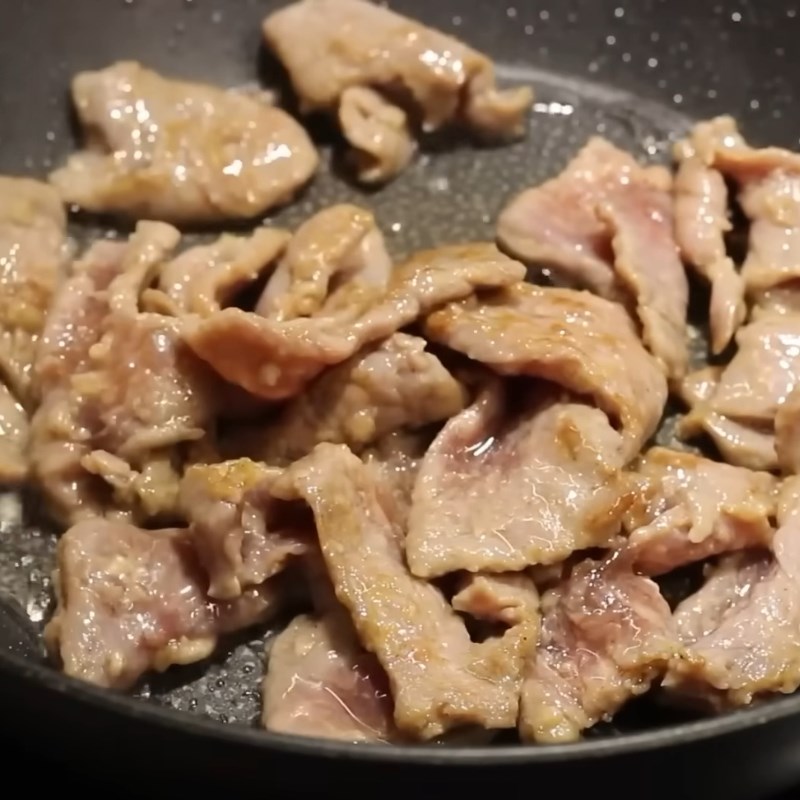 Bước 4 Xào thịt bò Hủ tiếu xào bò