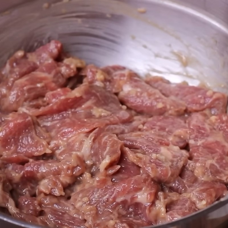 Bước 4 Xào thịt bò Hủ tiếu xào bò