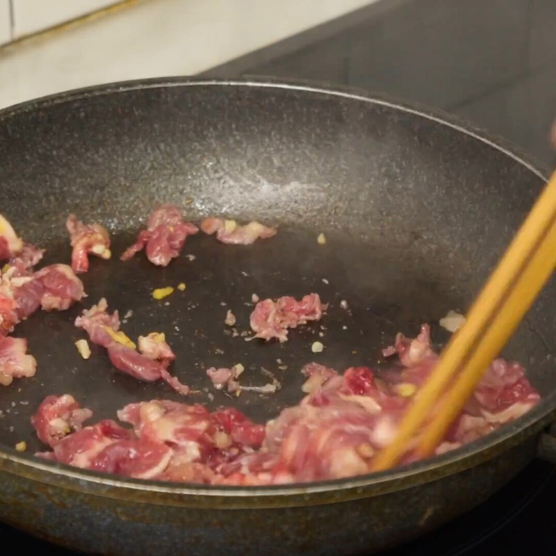 Bước 3 Xào thịt bò mềm mọng Thịt bò xào khế