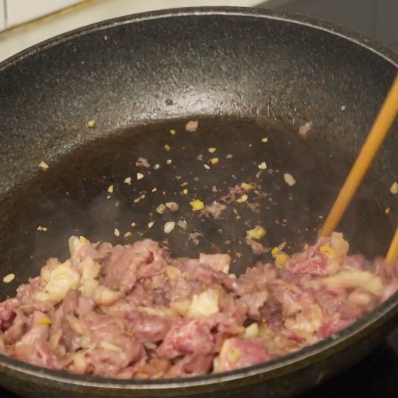 Bước 3 Xào thịt bò mềm mọng Thịt bò xào khế