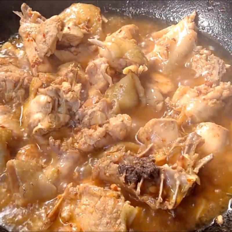 Bước 2 Xào thịt gà Gà xào lá giang