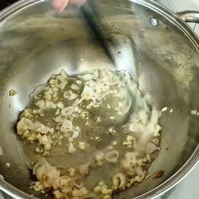 Bước 4 Xào thịt vịt Vịt nấu măng miền bắc