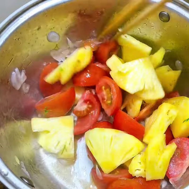Bước 2 Xào thơm và nấu nước dùng canh hàu Nấu canh hàu cà chua