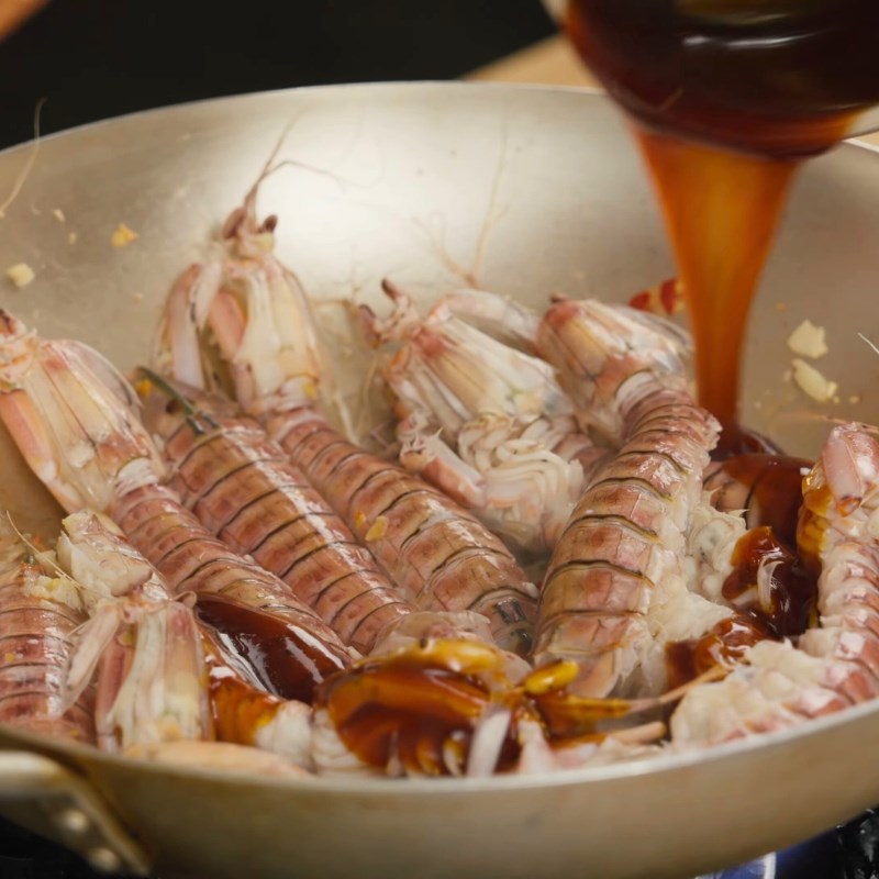 Bước 3 Xào tôm tít với sốt me Tôm tít rang me