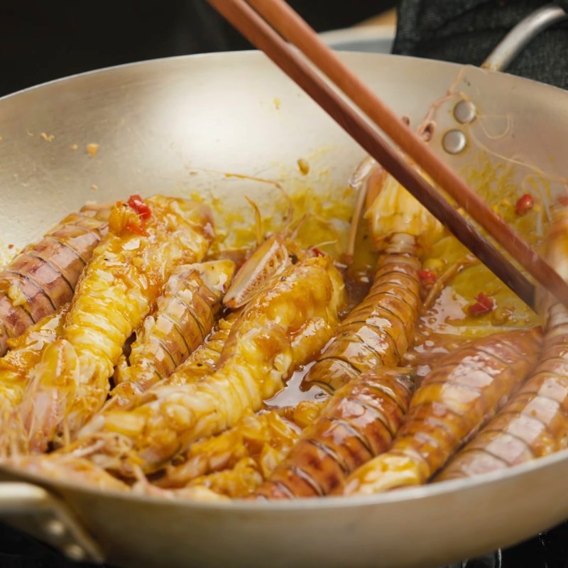 Bước 3 Xào tôm tít với sốt me Tôm tít rang me