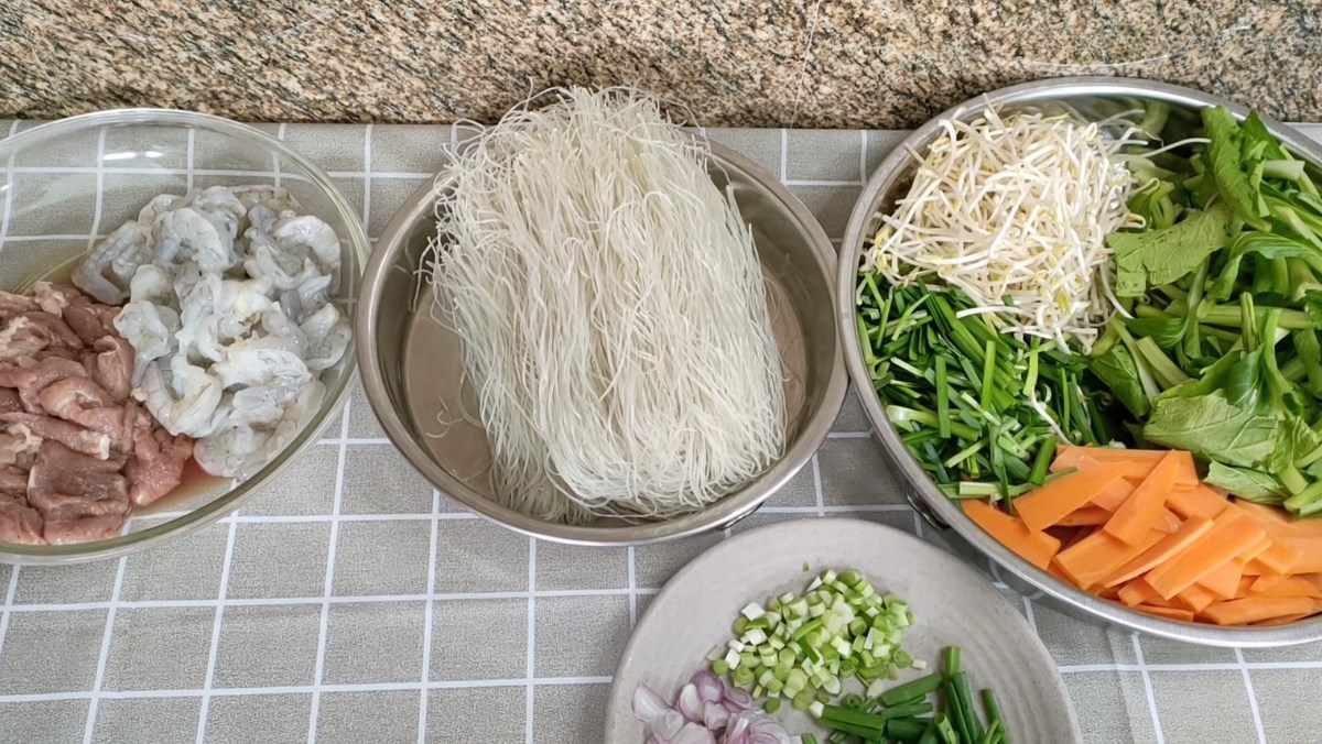 Nguyên liệu món ăn cách xào bún gạo tôm thịt