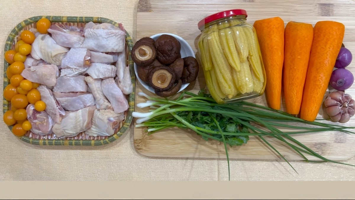 Nguyên liệu món ăn cách làm gà nấu nấm đông cô bắp non