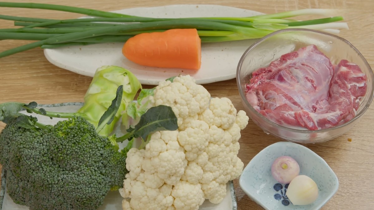 Nguyên liệu món ăn cách làm súp lơ xào thịt heo