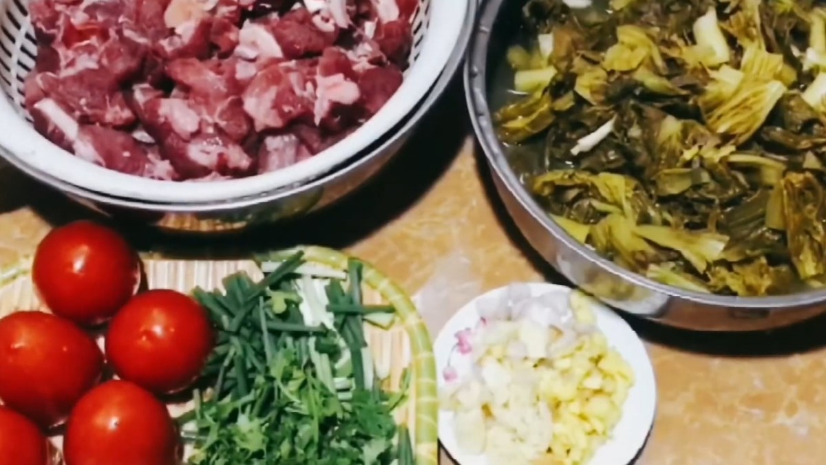 Nguyên liệu món ăn công thức thịt bò om dưa chua